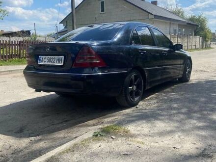 Синий Мерседес Ц-Класс, объемом двигателя 2.1 л и пробегом 380 тыс. км за 4800 $, фото 1 на Automoto.ua