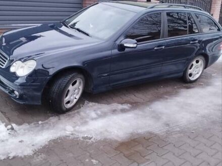 Синий Мерседес Ц-Класс, объемом двигателя 2.2 л и пробегом 290 тыс. км за 6500 $, фото 1 на Automoto.ua