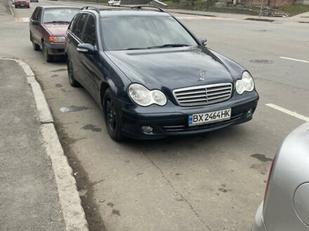 Мерседес Ц-Класс 2004 в Хмельницком на Automoto.ua Синий Мерседес Ц-Класс, объемом двигателя 1.8 л и пробегом 278 тыс. км за 5300 $, фото 1 на Automoto.ua