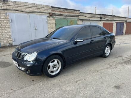 Синій Мерседес Ц-Клас, об'ємом двигуна 2.1 л та пробігом 400 тис. км за 4400 $, фото 1 на Automoto.ua