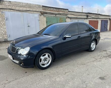 Синий Мерседес Ц-Класс, объемом двигателя 2.1 л и пробегом 400 тыс. км за 4400 $, фото 1 на Automoto.ua