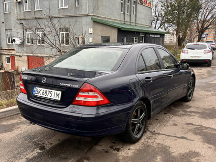 Синий Мерседес Ц-Класс, объемом двигателя 1.8 л и пробегом 340 тыс. км за 5499 $, фото 1 на Automoto.ua