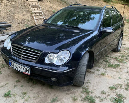 Синий Мерседес Ц-Класс, объемом двигателя 1.8 л и пробегом 260 тыс. км за 4900 $, фото 1 на Automoto.ua