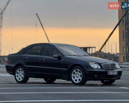 Синий Мерседес Ц-Класс, объемом двигателя 2.2 л и пробегом 290 тыс. км за 6400 $, фото 1 на Automoto.ua