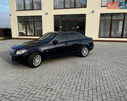 Синий Мерседес Ц-Класс, объемом двигателя 2.2 л и пробегом 331 тыс. км за 8500 $, фото 1 на Automoto.ua