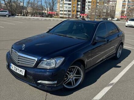 Мерседес Ц-Класс 2012 в Киеве на Automoto.ua Синий Мерседес Ц-Класс, объемом двигателя 1.8 л и пробегом 240 тыс. км за 10200 $, фото 1 на Automoto.ua