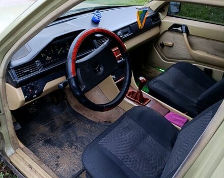 Зеленый Мерседес Ц-Класс, объемом двигателя 2.3 л и пробегом 0 тыс. км за 2000 $, фото 4 на Automoto.ua