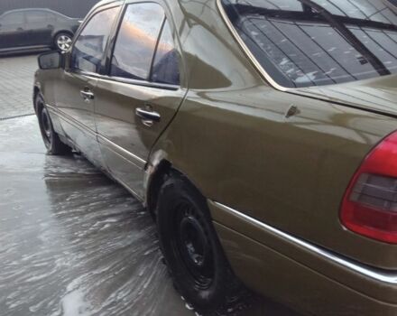 Зеленый Мерседес Ц-Класс, объемом двигателя 1.8 л и пробегом 300 тыс. км за 1000 $, фото 6 на Automoto.ua