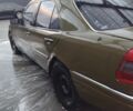 Зеленый Мерседес Ц-Класс, объемом двигателя 1.8 л и пробегом 300 тыс. км за 1000 $, фото 6 на Automoto.ua