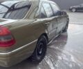 Зеленый Мерседес Ц-Класс, объемом двигателя 1.8 л и пробегом 300 тыс. км за 1000 $, фото 5 на Automoto.ua