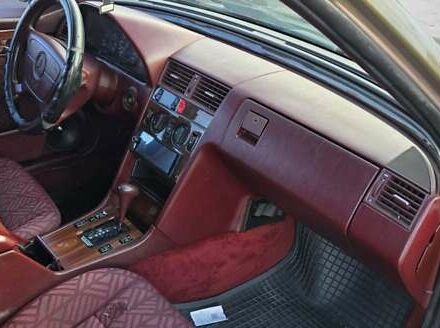 Зеленый Мерседес Ц-Класс, объемом двигателя 0 л и пробегом 214 тыс. км за 800 $, фото 5 на Automoto.ua