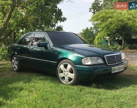 Зеленый Мерседес Ц-Класс, объемом двигателя 1.8 л и пробегом 250 тыс. км за 4000 $, фото 4 на Automoto.ua