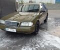 Зеленый Мерседес Ц-Класс, объемом двигателя 1.8 л и пробегом 300 тыс. км за 1000 $, фото 1 на Automoto.ua