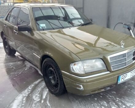 Зеленый Мерседес Ц-Класс, объемом двигателя 1.8 л и пробегом 300 тыс. км за 1000 $, фото 9 на Automoto.ua