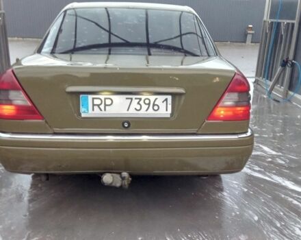 Зеленый Мерседес Ц-Класс, объемом двигателя 1.8 л и пробегом 300 тыс. км за 1000 $, фото 2 на Automoto.ua