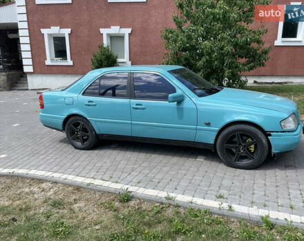 Зеленый Мерседес Ц-Класс, объемом двигателя 1.8 л и пробегом 360 тыс. км за 2500 $, фото 1 на Automoto.ua