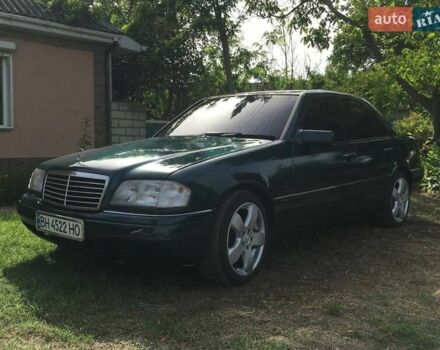 Зеленый Мерседес Ц-Класс, объемом двигателя 1.8 л и пробегом 250 тыс. км за 4000 $, фото 3 на Automoto.ua