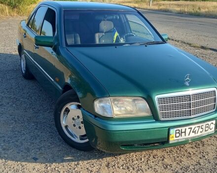 Зелений Мерседес Ц-Клас, об'ємом двигуна 2 л та пробігом 455 тис. км за 1999 $, фото 1 на Automoto.ua