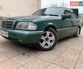 Зеленый Мерседес Ц-Класс, объемом двигателя 2 л и пробегом 400 тыс. км за 2850 $, фото 1 на Automoto.ua