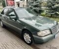 Зеленый Мерседес Ц-Класс, объемом двигателя 1.8 л и пробегом 236 тыс. км за 2998 $, фото 1 на Automoto.ua