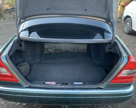 Зеленый Мерседес Ц-Класс, объемом двигателя 1.8 л и пробегом 400 тыс. км за 2100 $, фото 6 на Automoto.ua