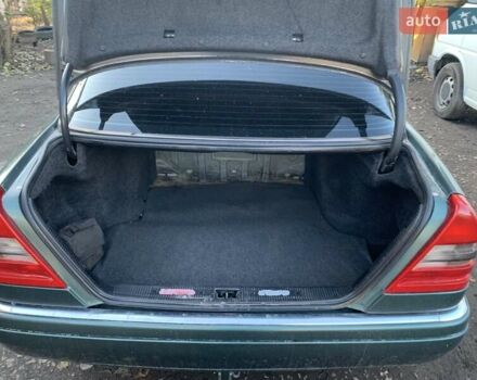 Зеленый Мерседес Ц-Класс, объемом двигателя 1.8 л и пробегом 400 тыс. км за 2200 $, фото 3 на Automoto.ua