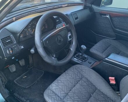 Зеленый Мерседес Ц-Класс, объемом двигателя 1.8 л и пробегом 400 тыс. км за 2100 $, фото 3 на Automoto.ua