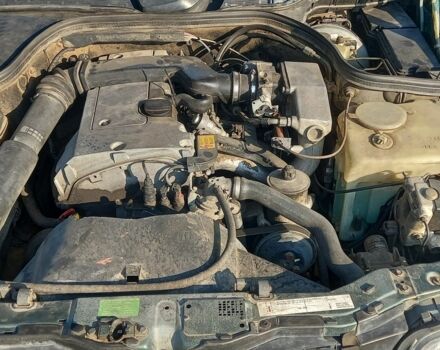 Зелений Мерседес Ц-Клас, об'ємом двигуна 2 л та пробігом 455 тис. км за 1999 $, фото 8 на Automoto.ua