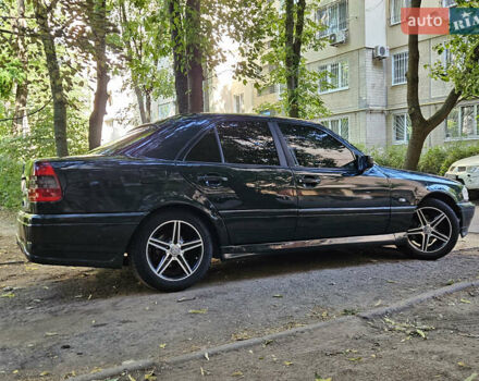 Зеленый Мерседес Ц-Класс, объемом двигателя 1.8 л и пробегом 310 тыс. км за 2499 $, фото 6 на Automoto.ua