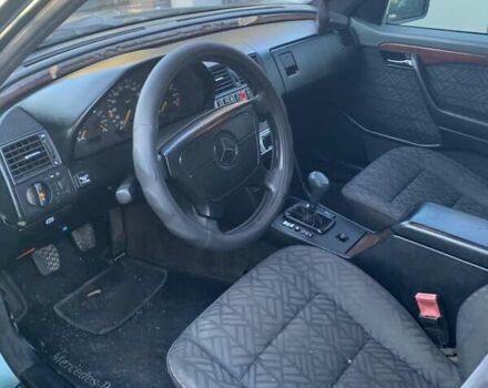 Зеленый Мерседес Ц-Класс, объемом двигателя 1.8 л и пробегом 400 тыс. км за 2200 $, фото 5 на Automoto.ua