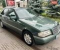 Зеленый Мерседес Ц-Класс, объемом двигателя 1.8 л и пробегом 236 тыс. км за 3000 $, фото 1 на Automoto.ua