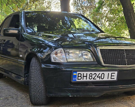 Зеленый Мерседес Ц-Класс, объемом двигателя 1.8 л и пробегом 310 тыс. км за 2499 $, фото 1 на Automoto.ua