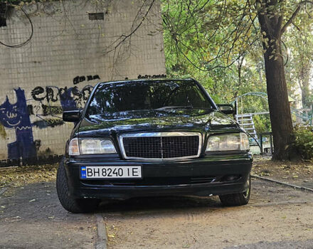 Зеленый Мерседес Ц-Класс, объемом двигателя 1.8 л и пробегом 310 тыс. км за 2499 $, фото 3 на Automoto.ua