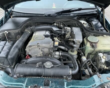 Зеленый Мерседес Ц-Класс, объемом двигателя 1.8 л и пробегом 362 тыс. км за 3000 $, фото 5 на Automoto.ua