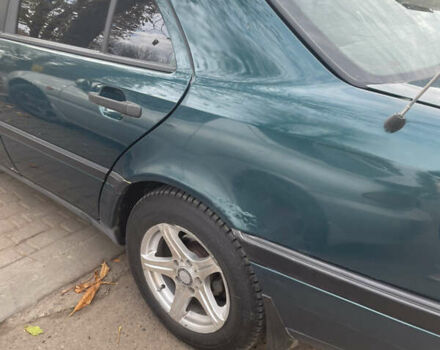 Зеленый Мерседес Ц-Класс, объемом двигателя 1.8 л и пробегом 361 тыс. км за 3300 $, фото 5 на Automoto.ua