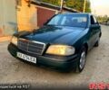 Зеленый Мерседес Ц-Класс, объемом двигателя 1.8 л и пробегом 399 тыс. км за 1560 $, фото 1 на Automoto.ua