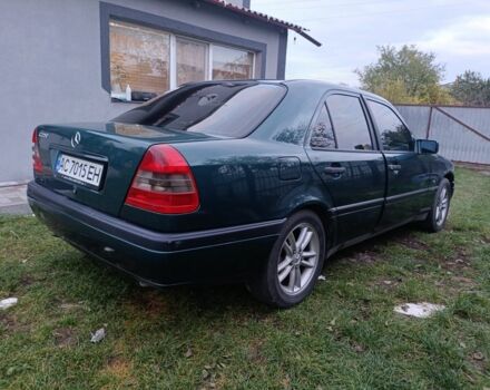 Зеленый Мерседес Ц-Класс, объемом двигателя 2.2 л и пробегом 350 тыс. км за 2900 $, фото 2 на Automoto.ua