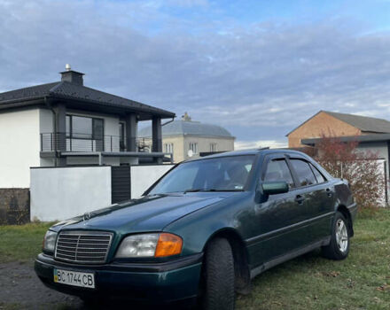 Зеленый Мерседес Ц-Класс, объемом двигателя 1.8 л и пробегом 361 тыс. км за 3300 $, фото 4 на Automoto.ua