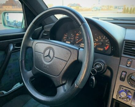 Зелений Мерседес Ц-Клас, об'ємом двигуна 2.3 л та пробігом 600 тис. км за 2500 $, фото 16 на Automoto.ua