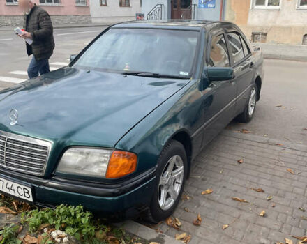 Зеленый Мерседес Ц-Класс, объемом двигателя 1.8 л и пробегом 361 тыс. км за 3300 $, фото 7 на Automoto.ua