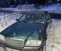 Зеленый Мерседес Ц-Класс, объемом двигателя 1.8 л и пробегом 232 тыс. км за 1500 $, фото 1 на Automoto.ua