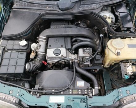 Зеленый Мерседес Ц-Класс, объемом двигателя 2.2 л и пробегом 350 тыс. км за 2900 $, фото 4 на Automoto.ua