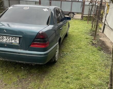 Зеленый Мерседес Ц-Класс, объемом двигателя 2 л и пробегом 250 тыс. км за 1650 $, фото 3 на Automoto.ua