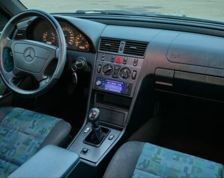 Зелений Мерседес Ц-Клас, об'ємом двигуна 2.3 л та пробігом 600 тис. км за 2500 $, фото 14 на Automoto.ua