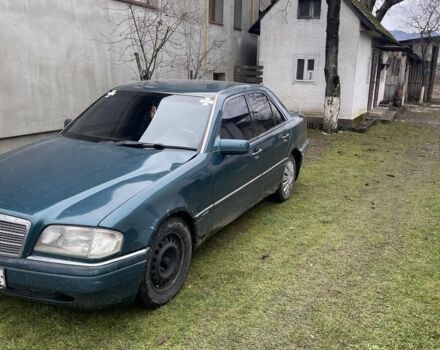 Зеленый Мерседес Ц-Класс, объемом двигателя 2 л и пробегом 250 тыс. км за 1650 $, фото 1 на Automoto.ua