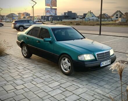Зелений Мерседес Ц-Клас, об'ємом двигуна 2.3 л та пробігом 600 тис. км за 2500 $, фото 1 на Automoto.ua