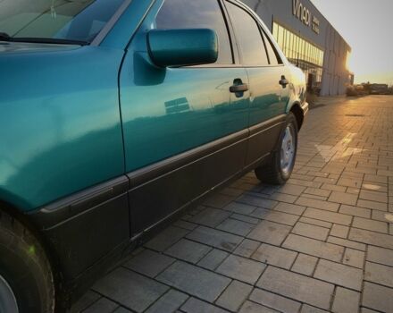 Зелений Мерседес Ц-Клас, об'ємом двигуна 2.3 л та пробігом 600 тис. км за 2500 $, фото 4 на Automoto.ua