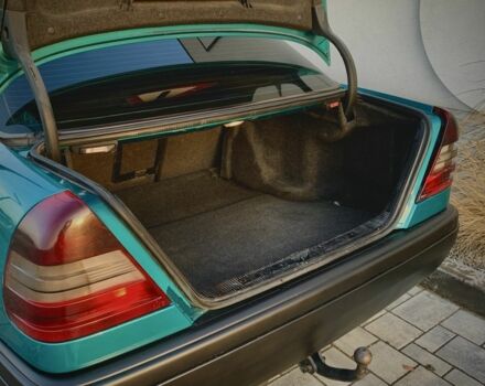 Зелений Мерседес Ц-Клас, об'ємом двигуна 2.3 л та пробігом 600 тис. км за 2500 $, фото 13 на Automoto.ua