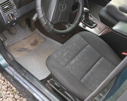 Зеленый Мерседес Ц-Класс, объемом двигателя 2.2 л и пробегом 350 тыс. км за 2900 $, фото 6 на Automoto.ua