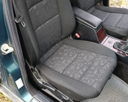 Зеленый Мерседес Ц-Класс, объемом двигателя 2.2 л и пробегом 350 тыс. км за 2900 $, фото 7 на Automoto.ua